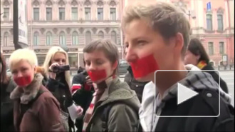 Представители ЛГБТ-сообщества прошли по Невскому с заклеенными ртами 