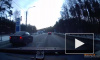 Видео: в Петербурге автомобиль Volvo врезался в столб