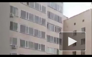 Житель Астаны поймал ребенка, который выпал с 10 этажа