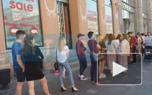 В Петербурге снова заметили очередь у магазина Zara на Невском