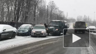 Видео: Авария с "Газелью" на Салова собирает пробку