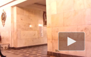 На "Нарвской" эскалатор залило кровью после падения молодого человека