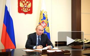 Путин поручил продлить спецвыплаты медикам на два месяца