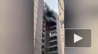 В доме на пересечении Десантников и Маршала Захарова вспыхнул мощный пожар