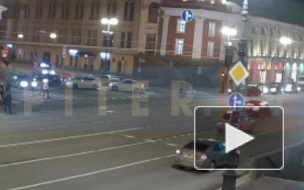 Появился момент ночного ДТП с пострадавшим пешеходом на Невском проспекте