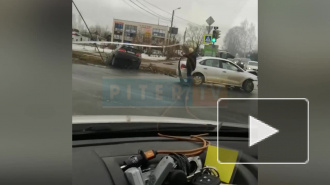 Видео: в Красном Селе столкнулись две иномарки