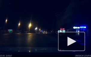 В Воронеже очевидцы засняли столкновение иномарки с автозаправкой 