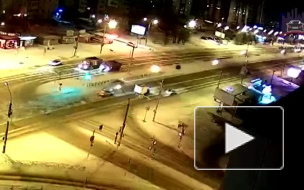 Видео из Красноярска: иномарка шла "на взлет", но влетела в ограждение