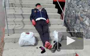 В Омске набирает популярность видео, на котором модный бомж нежится в лучах солнца