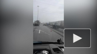 На КАД в сторону Таллинского шоссе фура въехала в дорожную технику