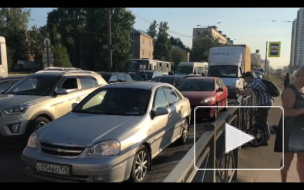 Из-за ремонта на Рябовском шоссе водители оставили машины и пошли домой пешком 