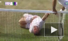 Забавное видео: Ветеран Уимблдона спародировал на корте Неймара, получив мячом по затылку