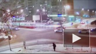 На перекрестке Возрождения и Маршала Говорова столкнулись две иномарки