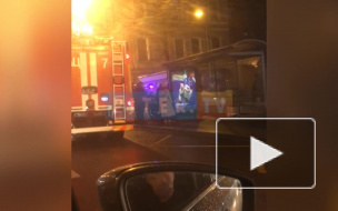 СК проводит проверку после падения рекламного щита на Невском проспекте