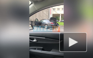 Утром во Фрунзенском районе иномарка залетела под фуру