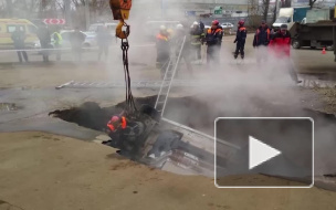В Пензе сварились заживо два человека в машине, которая провалилась в яму с кипятком 