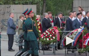 Траурная церемония на Пискаревском кладбище собрала сотни петербуржцев