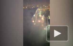 Видео: на Ленинском проспекте  у "Фиолента" сгорел ...