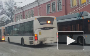 На Кондратьевском проспекте столкновение двух иномарок спровоцировало пробку из трамваев