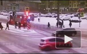 Пожарный автомобиль сбил бабушку на перекрёстке Кузнецова и Ленинского