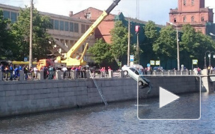 ДТП с падением в воду произошло на набережной Обводного канала