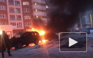 Видео: на проспекте Королева сгорели две иномарки. Третий автомобиль удалось спасти