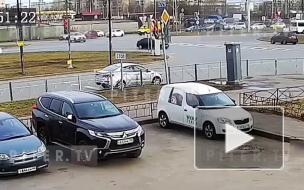 На видео попал момент ДТП на перекрёстке Витебского и  Орджоникидзе
