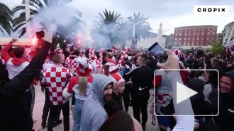 Болельщики сборной Хорватии устроили зрелищный проход к стадиону перед матчем со сборной РФ