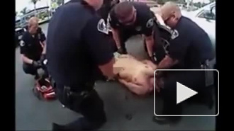 Видео: в США полицейские случайно задушили задержанного мужчину