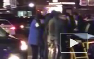 Видео из Нижнего Новгорода: Возле ночного клуба иномарка сбила девушку