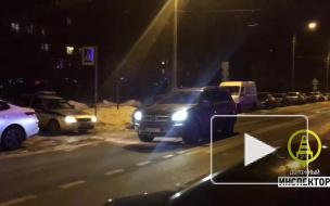 Иномарка сбила женщину на пешеходном переходе в Петербурге