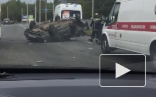 На петербургских дорогах перевернулась очередная машина