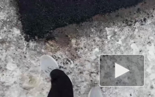 На Васильевском рабочие уложили асфальт на снег