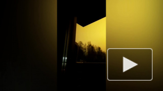 Очевидцы заметили над Приморским районом светящееся оранжевое пятно