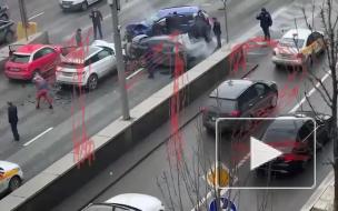 В ДТП на Садовом Кольце попала машина блогера Эдварда Била