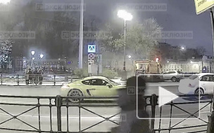 Иномарка влетела в машину коммунальщиков в центре Петербурга