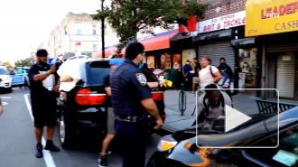 Стрельба в темнокожего из электрошокера полицейским в США попала на видео