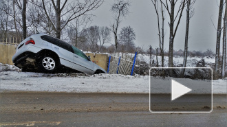 Смертельное ДТП в Шушарах: Lexus влетел в бетонное ограждение
