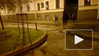 Многострадальную доску Маннергейму пытались порубить топором