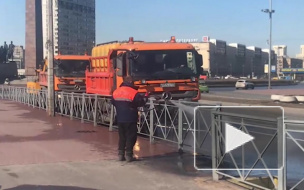 Видео: Московский район отмывают от зимней грязи