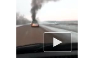 Очевидец снял горящий автобус в Башкирии