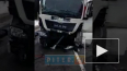 Видео: в Ленобласти три человека погибли в ДТП с грузови...