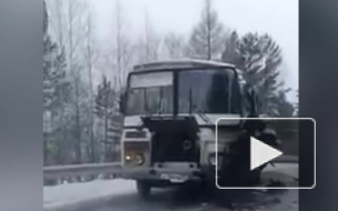 Жуткое видео из Тынды: легковушка протаранила пассажирский автобус