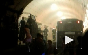 В московском метро из-за пожара с двух станций эвакуировали людей