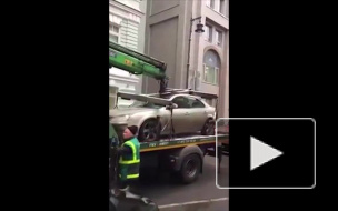 Появилось видео опасного эвакуатора машин в Москве