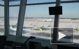 Появилось видео аварийной посадки российского самолета в Сибири из диспетчерской
