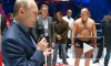 Путин, не испугавшись свистунов, вышел на ринг поздравить Емельяненко с победой