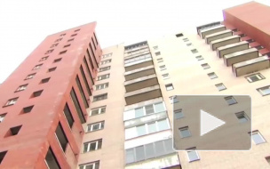 Перебравшая кагора пенсионерка с шумом отметила Пасху, выбросив мебель с 15 этажа на припаркованные машины