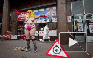 Активистку Femen избили при закладке "секс-бомбы"