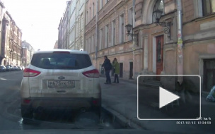 Появилось видео избиения девушки на Бронницкой улице в Петербурге